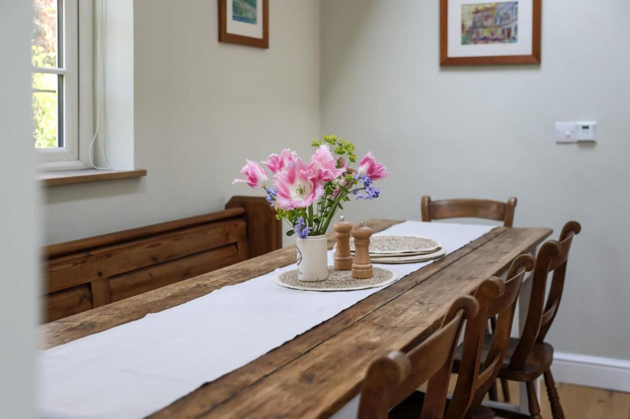 Coombers Mead Cottage Тетбери Экстерьер фото